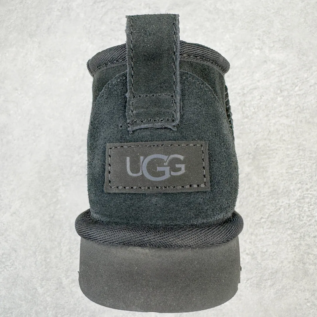 Pick up locally 💰520 UGG 6109 Zhou Dongyu Mini short boots, autumn and winter sheep fur integrated snow boots. All shoes are made from the same factory as ZP. Longfeng A-grade Australian imported sheep fur integrated men's and women's boots. Brand OEM production line. Fully follow the ZP process. OEM original pattern maker. Adhering to the principle of no original shoes and no development selection. Pay attention to every detail. The most authentic version on the market. TREADLITE "light wing" technology outsole. Lightweight/durable/flexible/pile type 35 36 37 38 39 40 41 42 43 44 45 Coding: by2936060